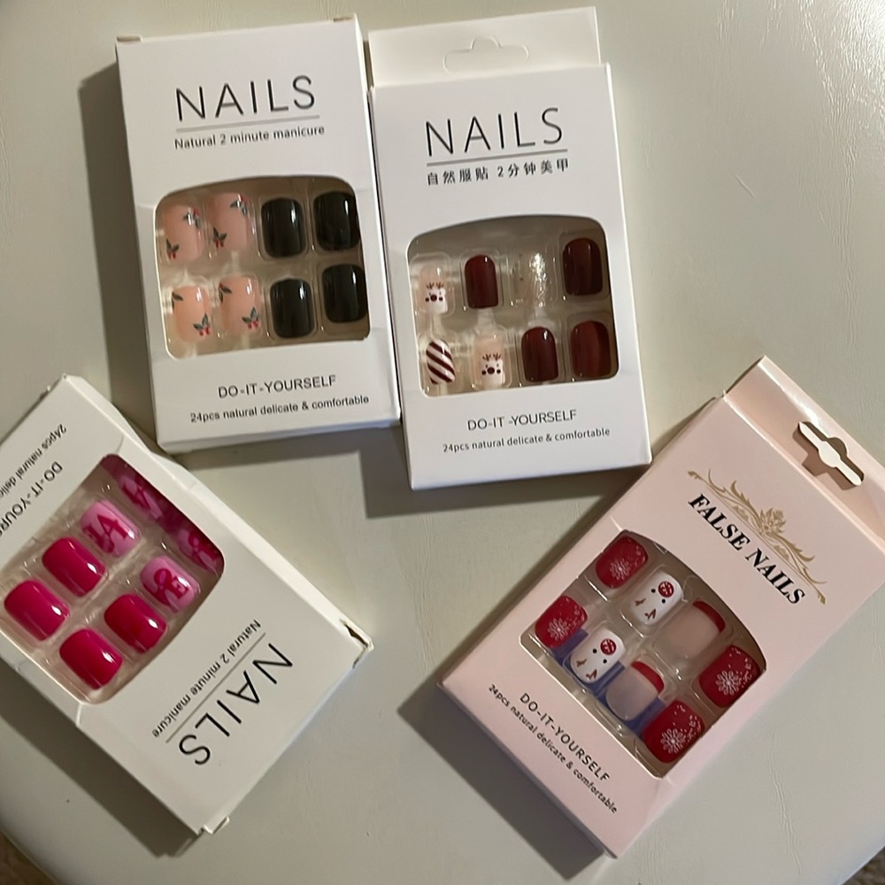 Nail set of four
